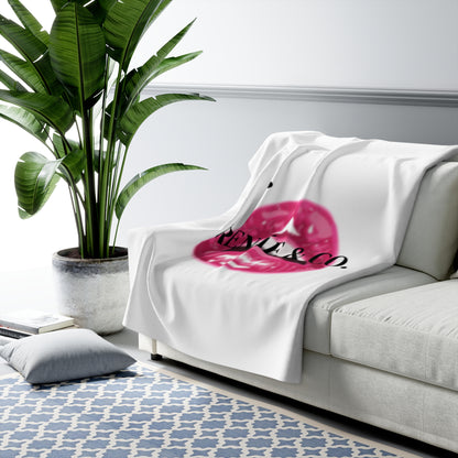 Cozy Sherpa Fleece Blanket with Chic Lip Design, Perfect for Home Decor, Gifts, and Self-Care